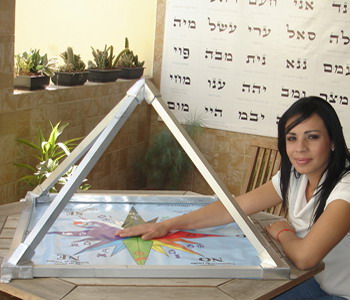 Piramide Energetica Terapeutica 75 cm Mano